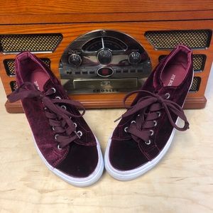 Maroon velvet Joe boxer sneaker